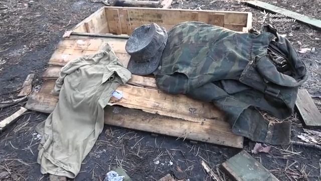 Video: Ruští vojáci se převlékají za civilisty, snaží se utéct z fronty
